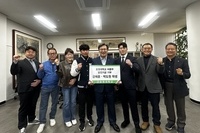 씨름부 출신 선수·신입생, 모교 발전기금 전달